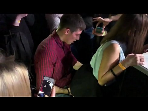 ❤️ Seks sebenar di kelab malam Rusia. Gadis Rusia berusia 18 tahun di dubur dan faraj disetubuhi di kelab malam ❤ Video dubur pada kami ❌